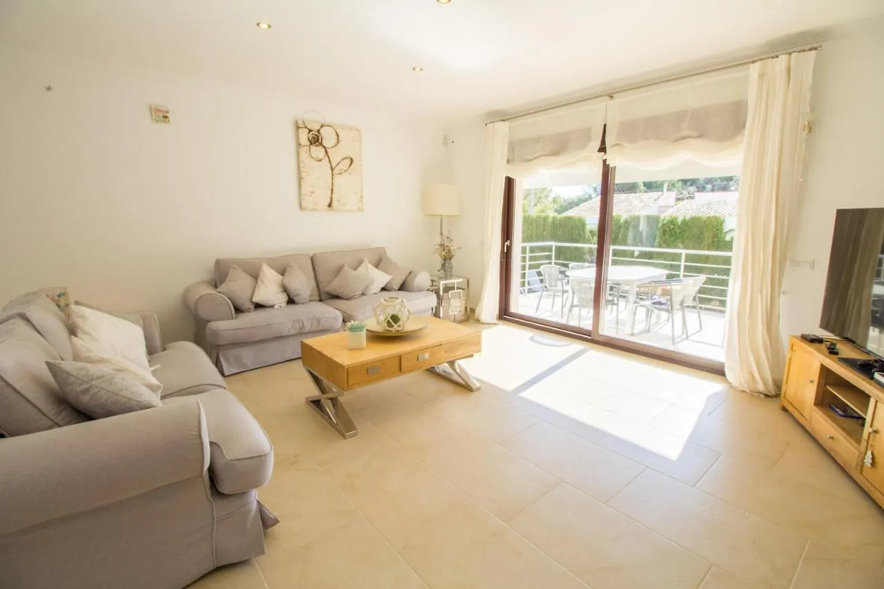 Soleado Chalet Con Piscina, Wifi Y A/C Cala Ratjada  Spain