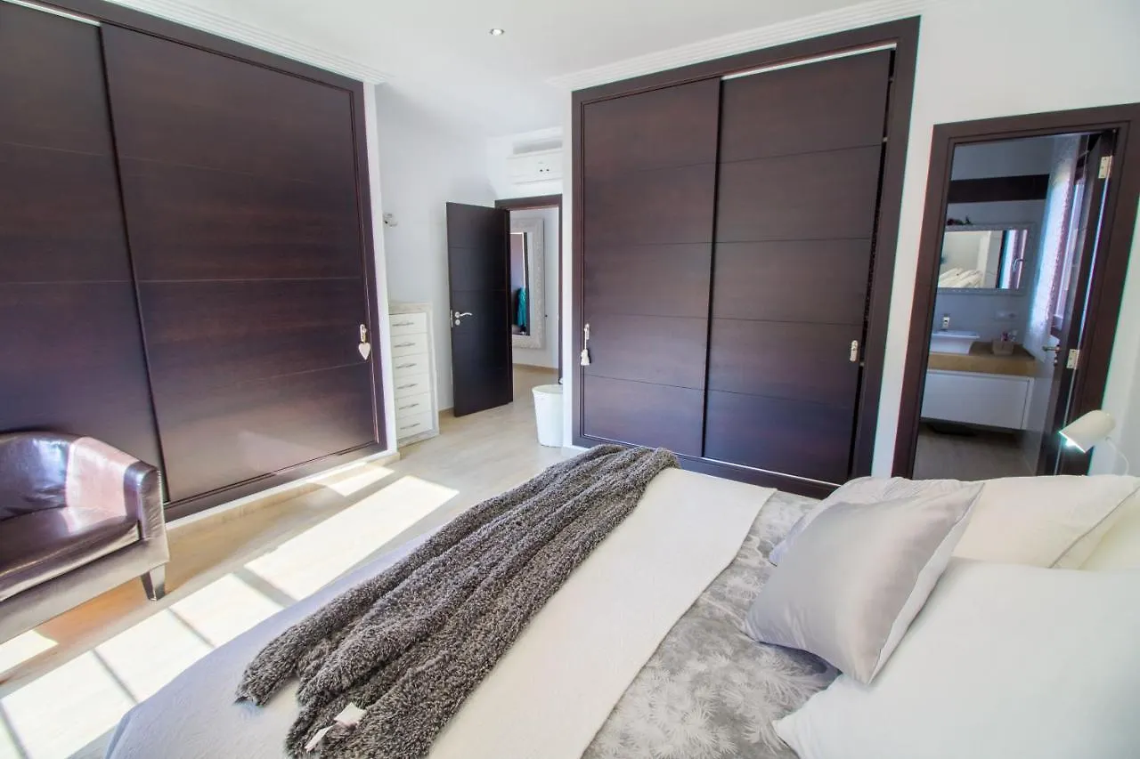 Soleado Chalet Con Piscina, Wifi Y A/C Cala Ratjada